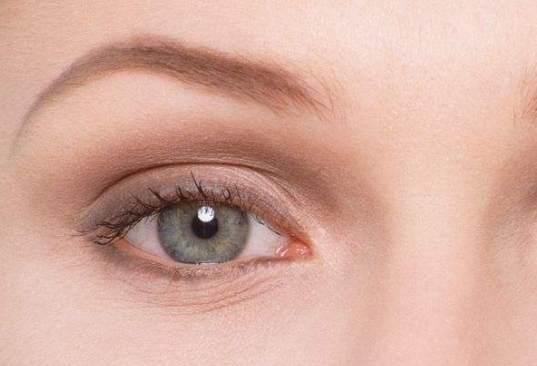 鄭志雄磨骨手術(shù)：效果如何？患者反饋及手術(shù)費(fèi)用分析，提供專家資料！