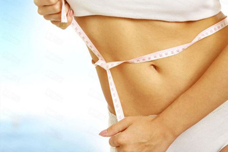 成都脂肪豐胸排名比較好的丨識別傳統(tǒng)與微創(chuàng)，了解李烈醫(yī)生領(lǐng)先的豐胸技術(shù)