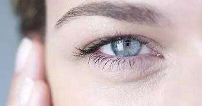 重慶受歡迎的雙眼皮醫(yī)生排行榜發(fā)布：同行贊譽(yù)首選，網(wǎng)友評(píng)分高居前列！