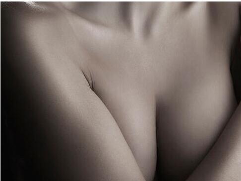 廣州隆胸三甲醫(yī)院受歡迎的五位專家醫(yī)生曝光，實(shí)力派專家排名揭曉