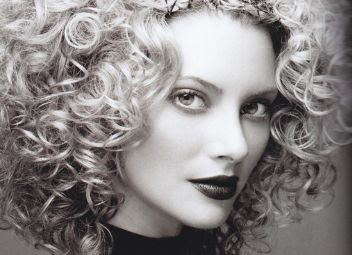 武漢市割雙眼皮哪家好？選擇時需注意三個關(guān)鍵因素