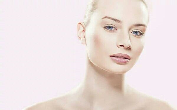 金勇圭進(jìn)行顴骨磨削，完美呈現(xiàn)大方臉到小V臉的華麗轉(zhuǎn)變