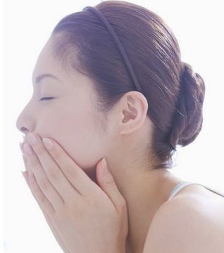 表情歪斜如何調(diào)整，臉型大小有竅門