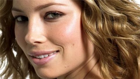 【揭秘！道暉芝整容前后照片，網(wǎng)友驚呼女神變妖怪】