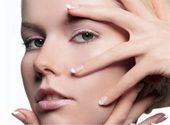 青島山大醫(yī)院如何進行雙眼皮手術(shù)？專家團隊實力與專長分析