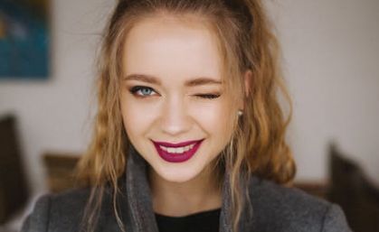 杜若溪變臉前照，網(wǎng)友驚呼面目全非