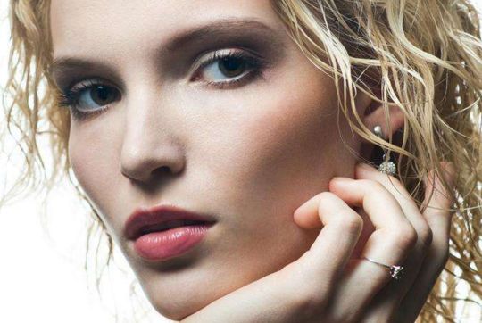 激光祛斑：工作原理及皮膚安全性解析