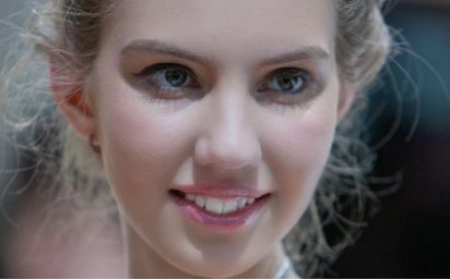 大連頂級(jí)眼修復(fù)專家陳德裕醫(yī)生：事業(yè)成就與個(gè)人魅力共賞