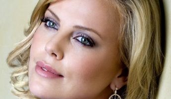 想擁有完美曲線？?jī)A情呈現(xiàn)，由專業(yè)醫(yī)生解析，隆胸案例揭秘！