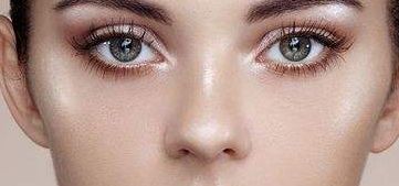 權威美容專家為您推薦成都隆胸醫(yī)生，獨家服務解決平胸問題，期待您的參與！