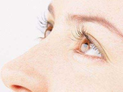 北京英煌醫(yī)院胸部整形的評(píng)價(jià)與醫(yī)生介紹，附真實(shí)案例分享