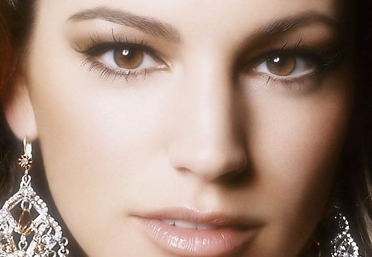 ?？谟心男┲档猛扑]的痤瘡醫(yī)生？三位醫(yī)師王薇、陳抗與李梅嬌比拼，附價格詳情！