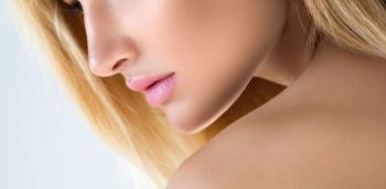 衡陽雅韓整形鄧洪軍醫(yī)師的醫(yī)術(shù)精湛程度非凡，備受大眾追捧，完美展示大腿吸脂效果！