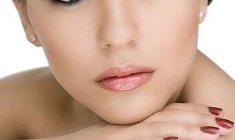 國外女明星為何鐘情于擁有古銅皮膚厚嘴唇的魅力？！