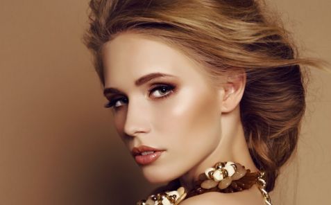 胡瓊?cè)A醫(yī)生的隆胸經(jīng)歷：令人稱奇的效果案例揭秘