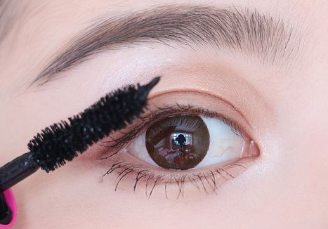 瞧！網(wǎng)友分享帖：鄒翀雙眼皮變化之大令人驚艷！