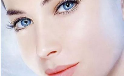 聶云飛下巴角度大氣優(yōu)雅！極致展現(xiàn)流暢線條！