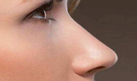 北京市急需一個(gè)專業(yè)排名前三的吸脂醫(yī)生：伊光、王歡、郭偉等實(shí)力相近！