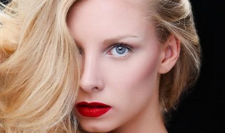 鄭州眼部整容醫(yī)生詳細(xì)介紹：雙眼皮、開(kāi)眼角等項(xiàng)目各具特色！