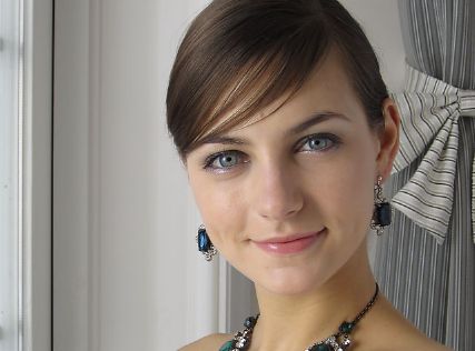 眉弓材料大比拼！玻尿酸 vs 膠原蛋白 vs 少女針 vs 寶尼達，看誰更勝一籌？