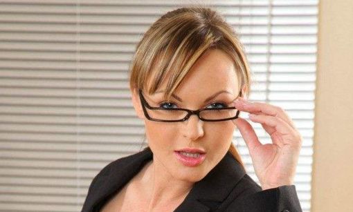 青島哪家醫(yī)院的雙眼皮修復(fù)技術(shù)更佳？李愛群、李耐國(guó)、孫好杰誰的技術(shù)更勝一籌？