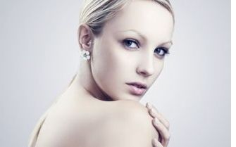 【杭州隆胸名醫(yī)推薦：五位資深專(zhuān)家為您打造傲人雙峰】