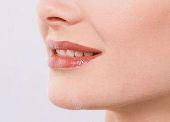 深圳無(wú)痕膨體隆鼻醫(yī)生