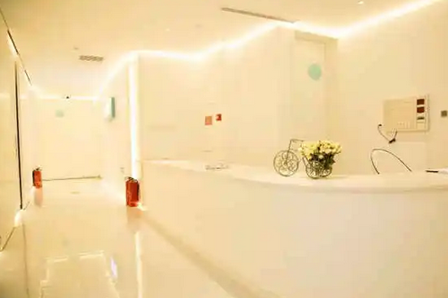 大連芳華醫(yī)美門診部