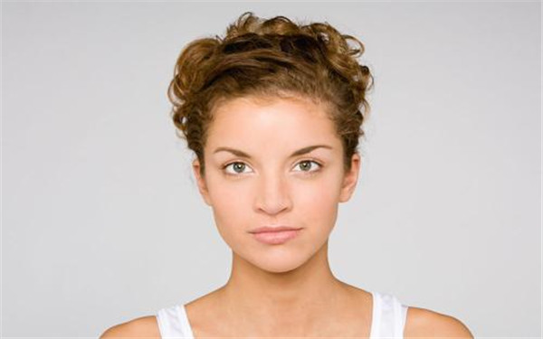 成都鼻小柱延長(zhǎng)整形醫(yī)生