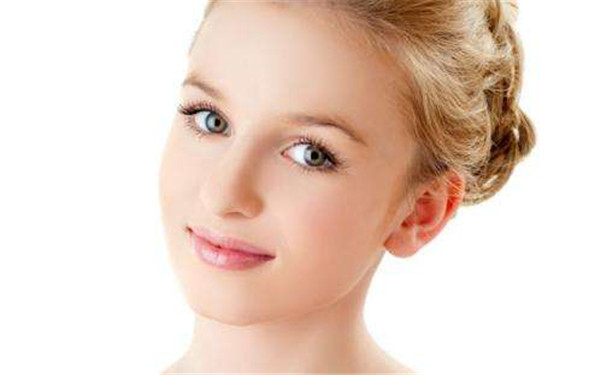 烏魯木齊眼部拉皮手術(shù)醫(yī)生