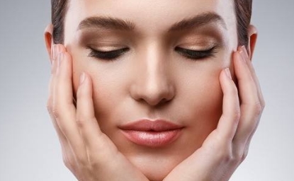 2023年青島哪些醫(yī)院在玻尿酸打鼻唇溝領(lǐng)域備受矚目？整形美容機構(gòu)前十名概覽！