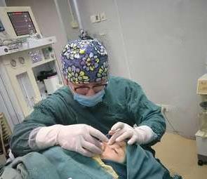 濱州醫(yī)學院附屬醫(yī)院做隆鼻術中 濱州醫(yī)學院附屬醫(yī)院做隆鼻術中