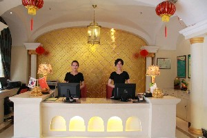 青島奧拉克醫(yī)療美容診所激光祛眼袋效果怎么樣？激光祛眼袋安全嗎？