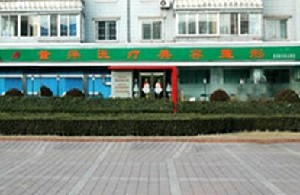 大連董萍整形假體隆鼻效果能持續(xù)多久？術(shù)后注意事項(xiàng)有哪些？