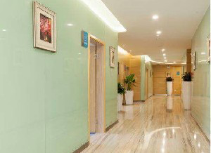 重慶聯(lián)合麗格醫(yī)院自體脂肪隆下巴的優(yōu)勢？價格貴嗎？