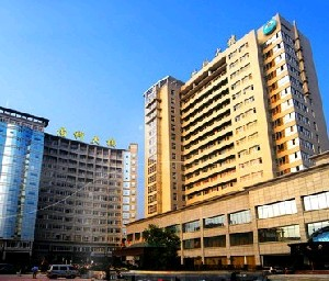 遵義醫(yī)學院附院美容醫(yī)院豐額頭有哪些方式？安全性如何？