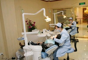 遵義利美康整形醫(yī)院假體隆下巴有何效果？注意事項(xiàng)有哪些？