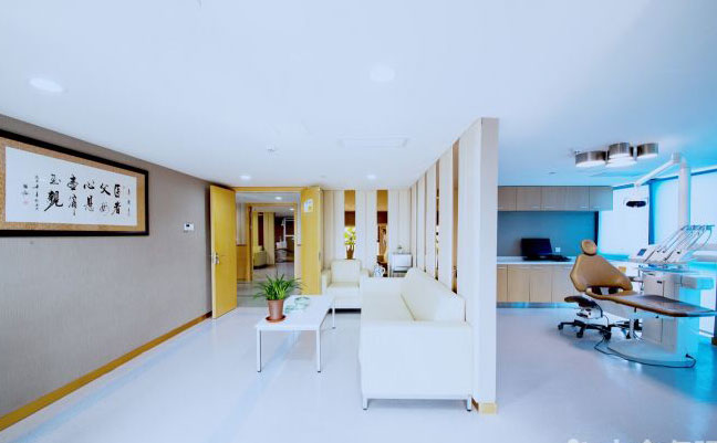 上海卓恒口腔門診部.jpg