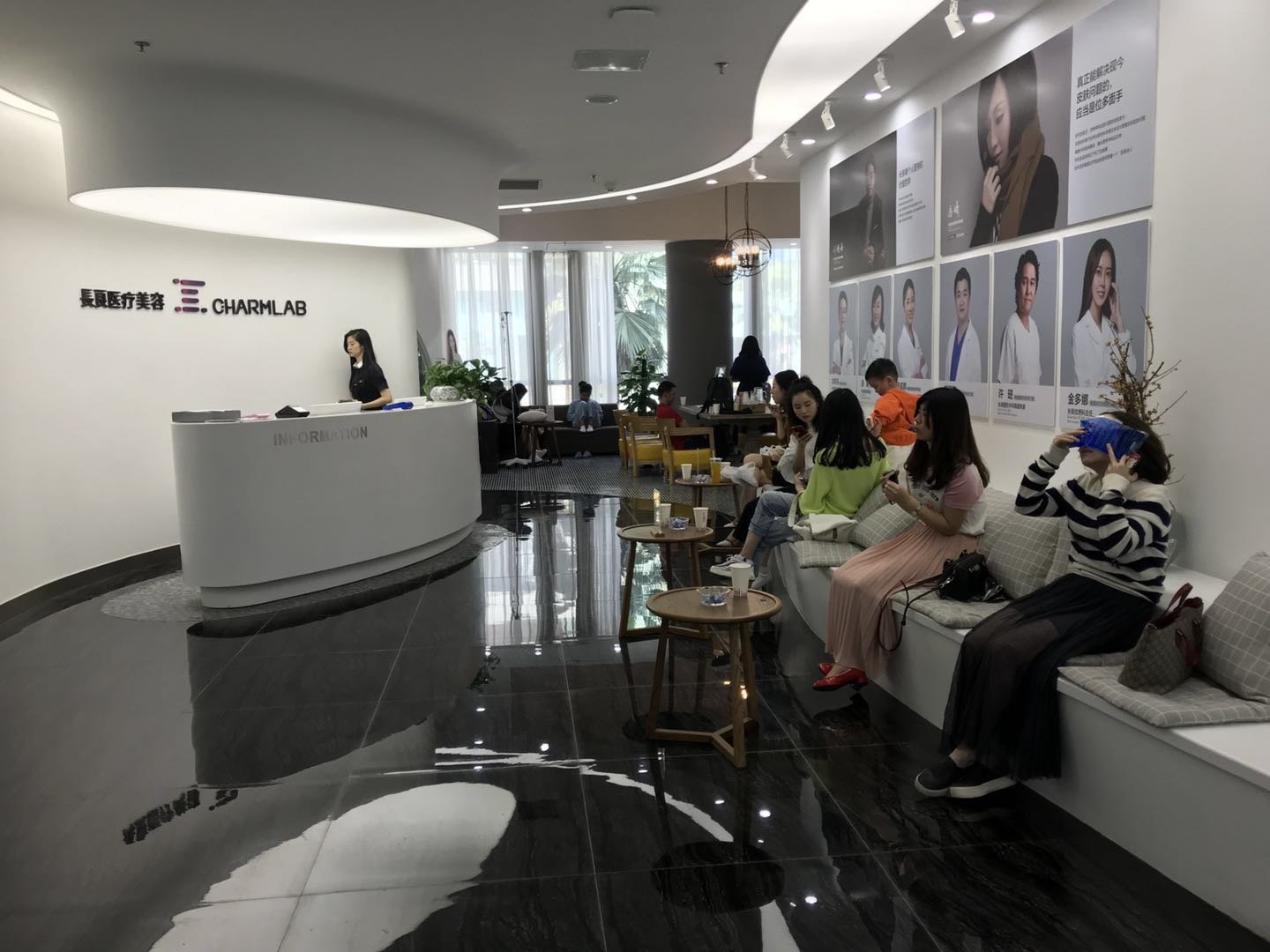 重慶長良醫(yī)療美容-大廳1-017367.jpg