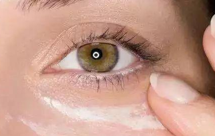 開內(nèi)眼角多久可以回縮？