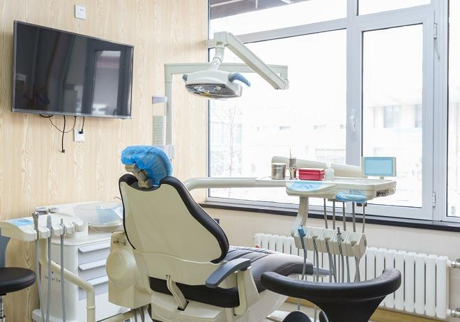 大連齒醫(yī)生口腔門診部_二樓治療室