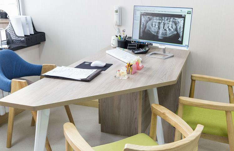 大連齒醫(yī)生口腔門診部_二樓診室