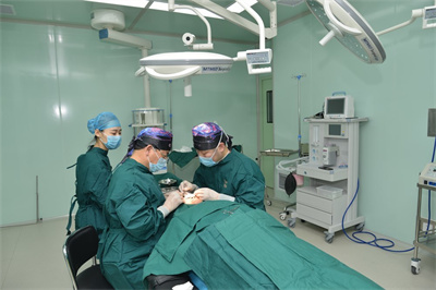 鄭州美辰醫(yī)療美容醫(yī)院_手術進行