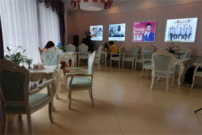 鄭州華廈視光眼科醫(yī)院_等待區(qū)