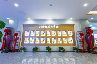 鄭州芳藝整形醫(yī)院_專(zhuān)家墻