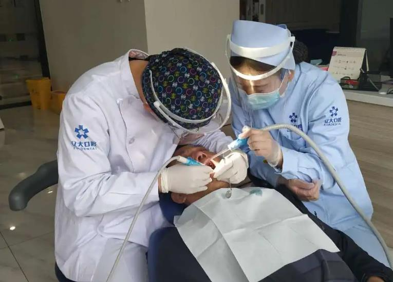 長治億大口腔醫(yī)院_牙齒治療中