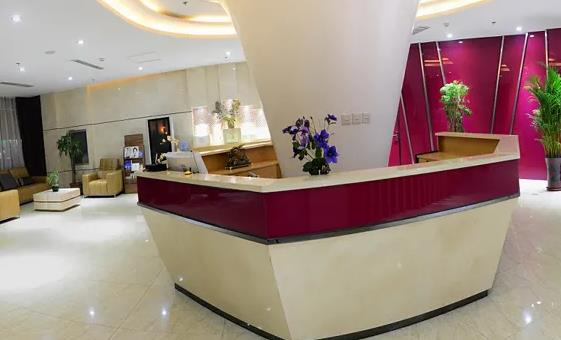 保定藍(lán)山醫(yī)療美容醫(yī)院_大廳一角