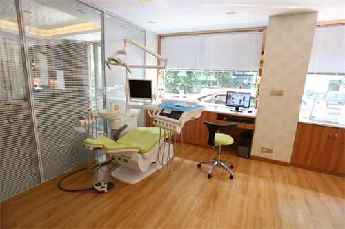 北京榮懿口腔診所_治療室1