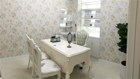 成都百齡醫(yī)學美容門診部_面診室