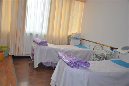 成都趙善軍博士整形美容門(mén)診部_治療室